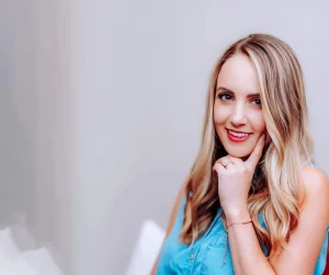 This woman would like to know the top 7 pregnancy symptoms.